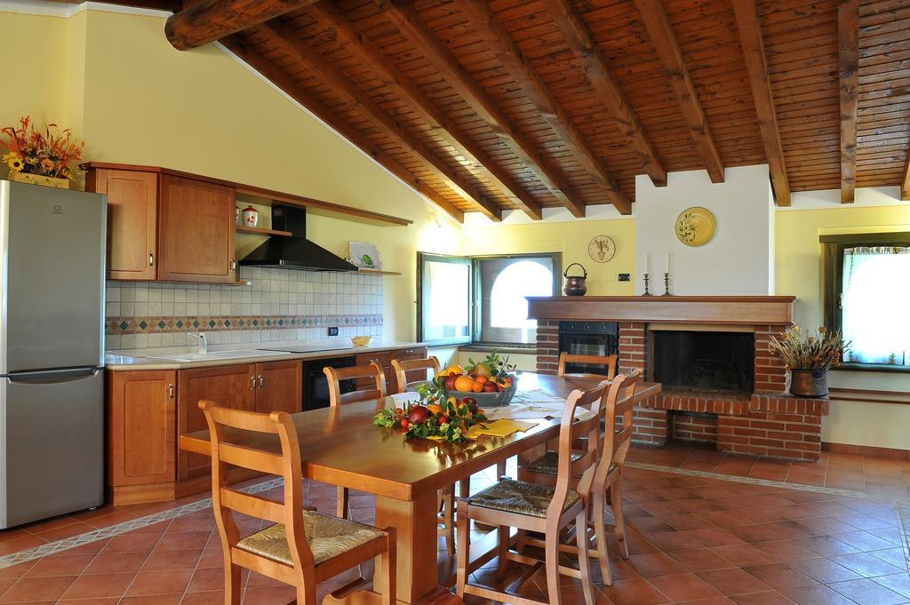 Olea Dei Holiday Apartments San Felice del Benaco Room photo